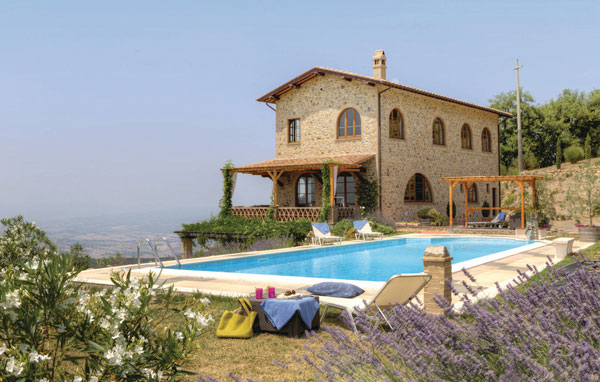 italy-itg192_pool_01