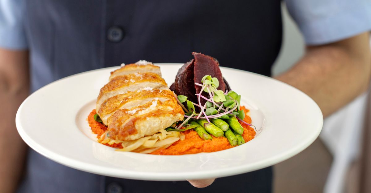 Rocky Mountaineer Gold Leaf dining