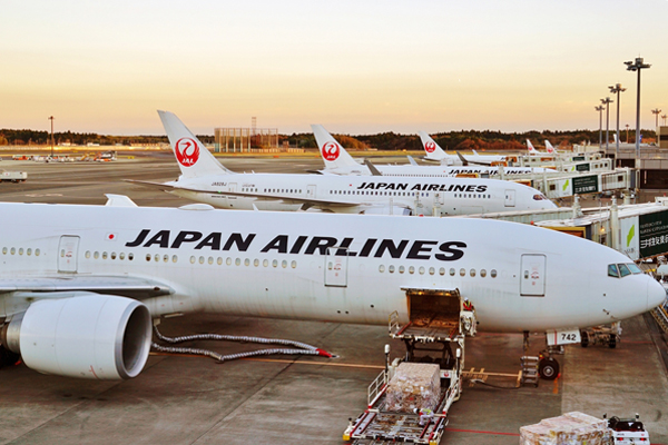 Japan Airlines warns of deeper annual losses